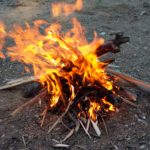 Suivie pour les enfants: apprendre a faire du feu, des