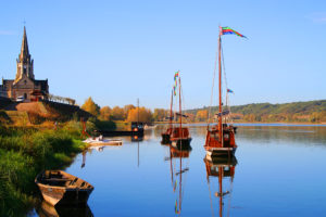 Bréhémont et son port typique du Val de Loire